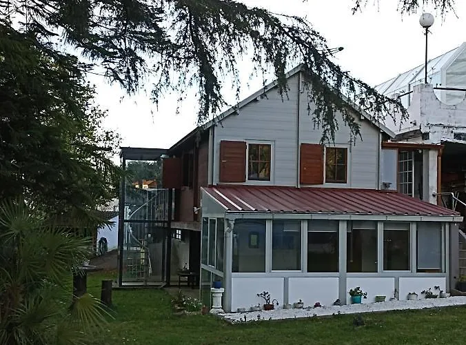 Monte Do Castro Tatil Evi